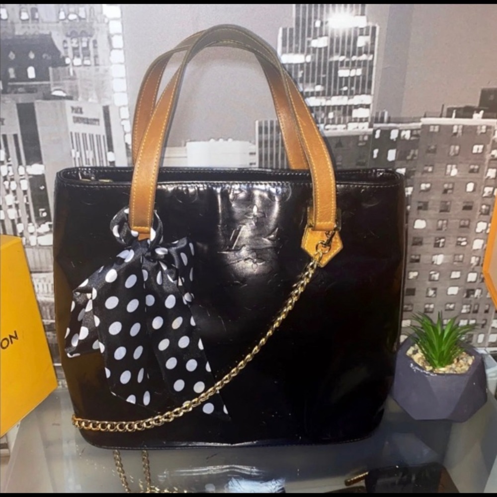 Authentic Louis Vuitton Vernis Houston Purse